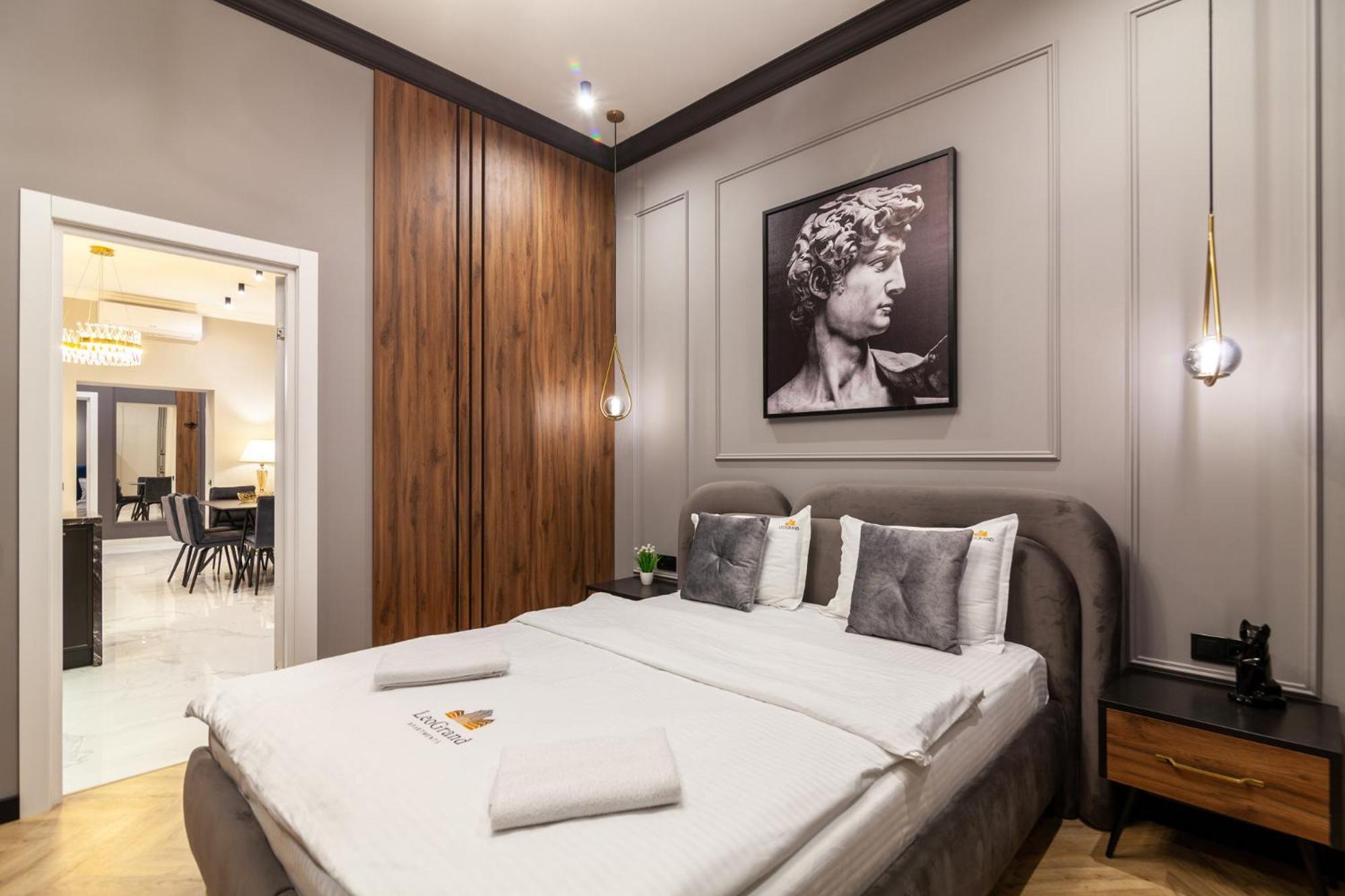 Апартаменти Leogrand Vip On Svobody Avenue 43 Львів Екстер'єр фото