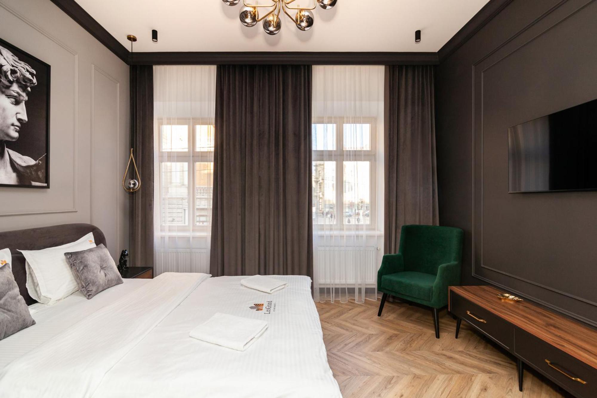 Апартаменти Leogrand Vip On Svobody Avenue 43 Львів Екстер'єр фото