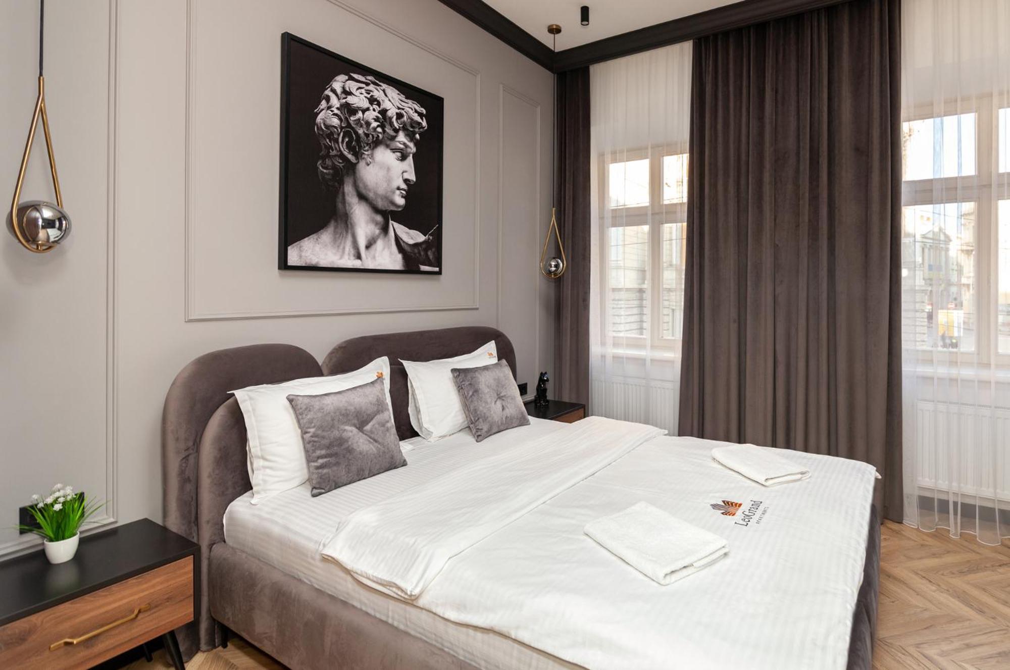 Апартаменти Leogrand Vip On Svobody Avenue 43 Львів Екстер'єр фото
